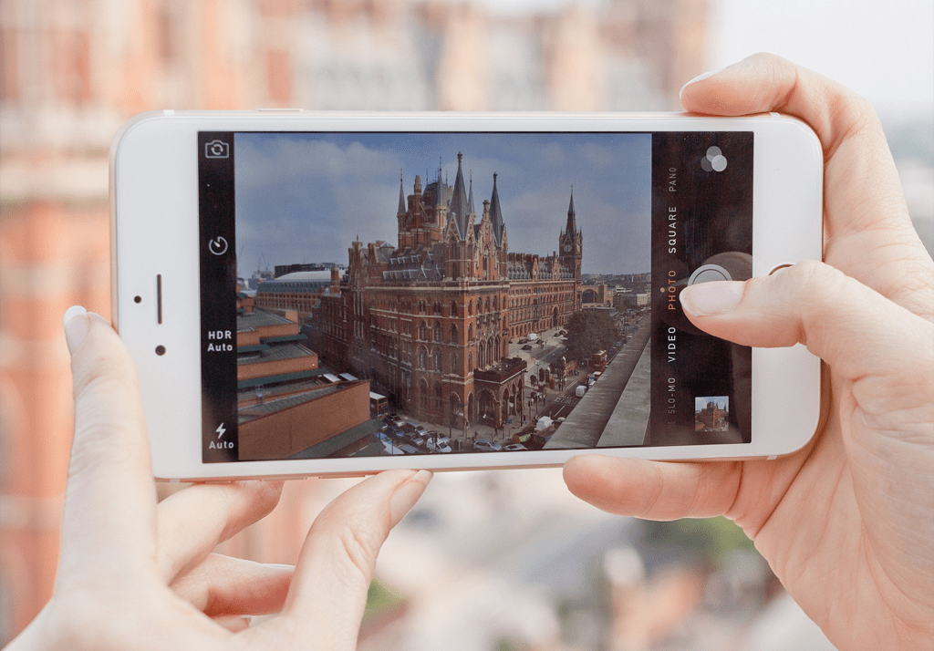 iphone-taking-picture